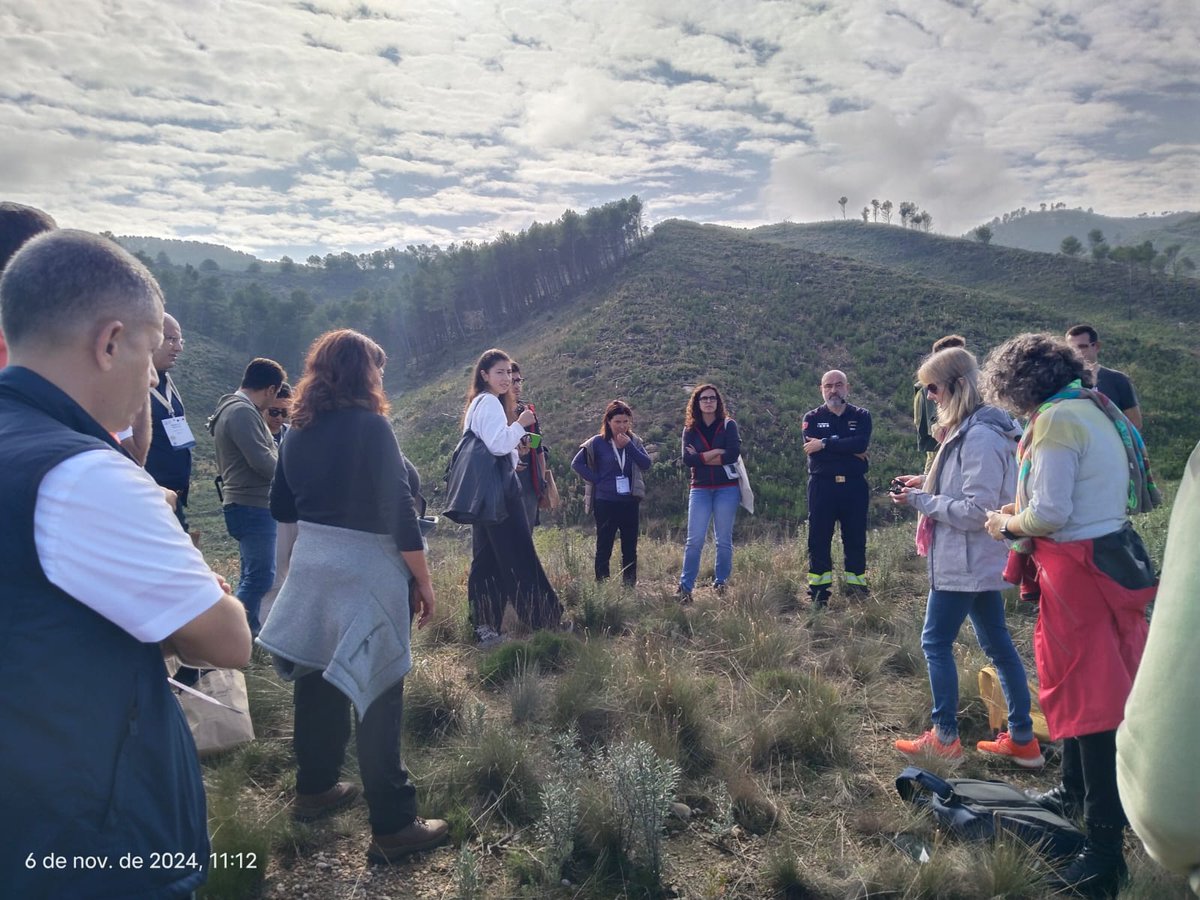 PauCostaF's tweet photo. Avui hem estat a la zona cremada de l’incendi del 2021 a Santa de Coloma de Queralt en el marc de la 8a #MedForestWeek i ens emportem les següents lliçons apresses 👇🧵 https://t.co/OQ1K7qm8TX