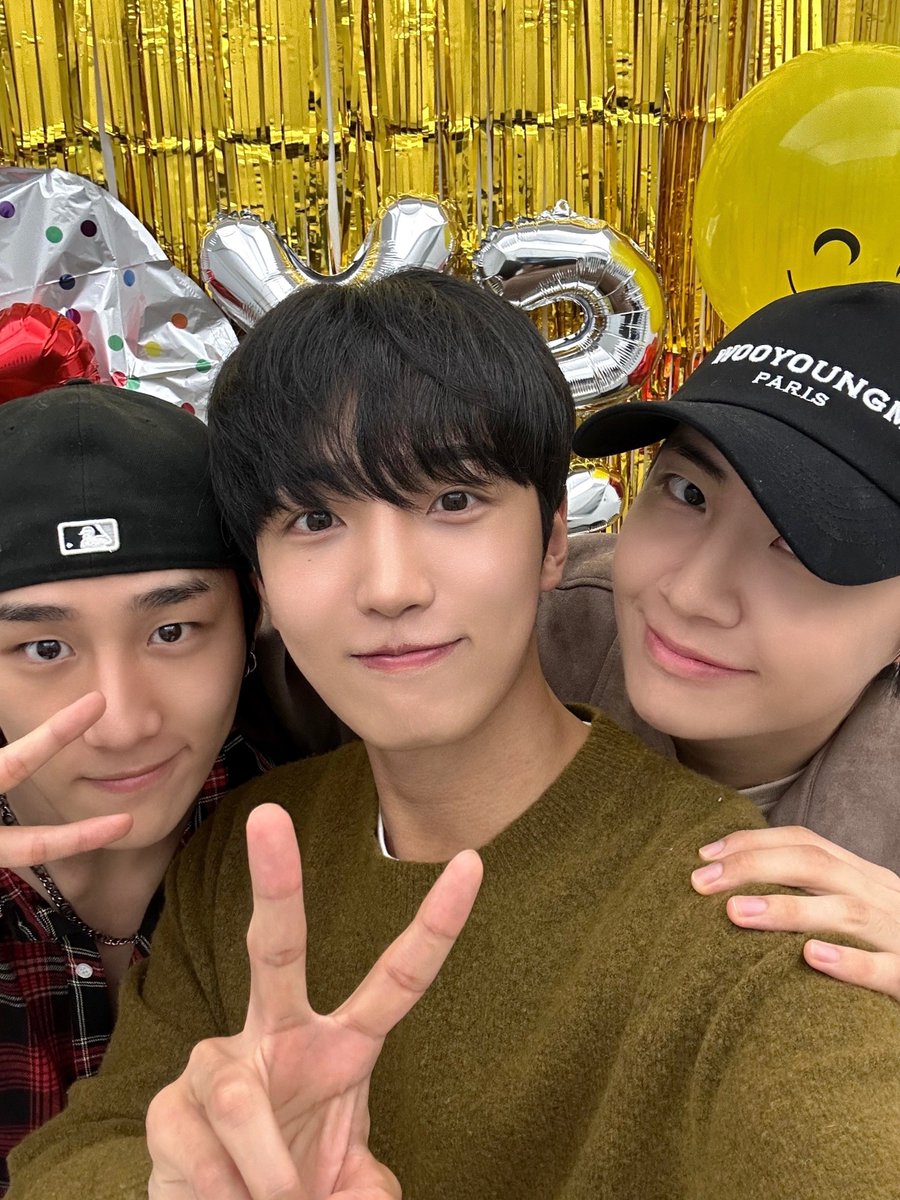 yyyein_n's tweet photo. #오늘의선율 📸

🎂
💛HAPPY BIRTHDAY💛

@bill_ljh
@TIOT_NOW

#HAPPYSUNYOULDAY
#선율 #SUNYOUL #선예인
#이진혁 #김민성 #티아이오티 https://t.co/H8vXlq71CC
