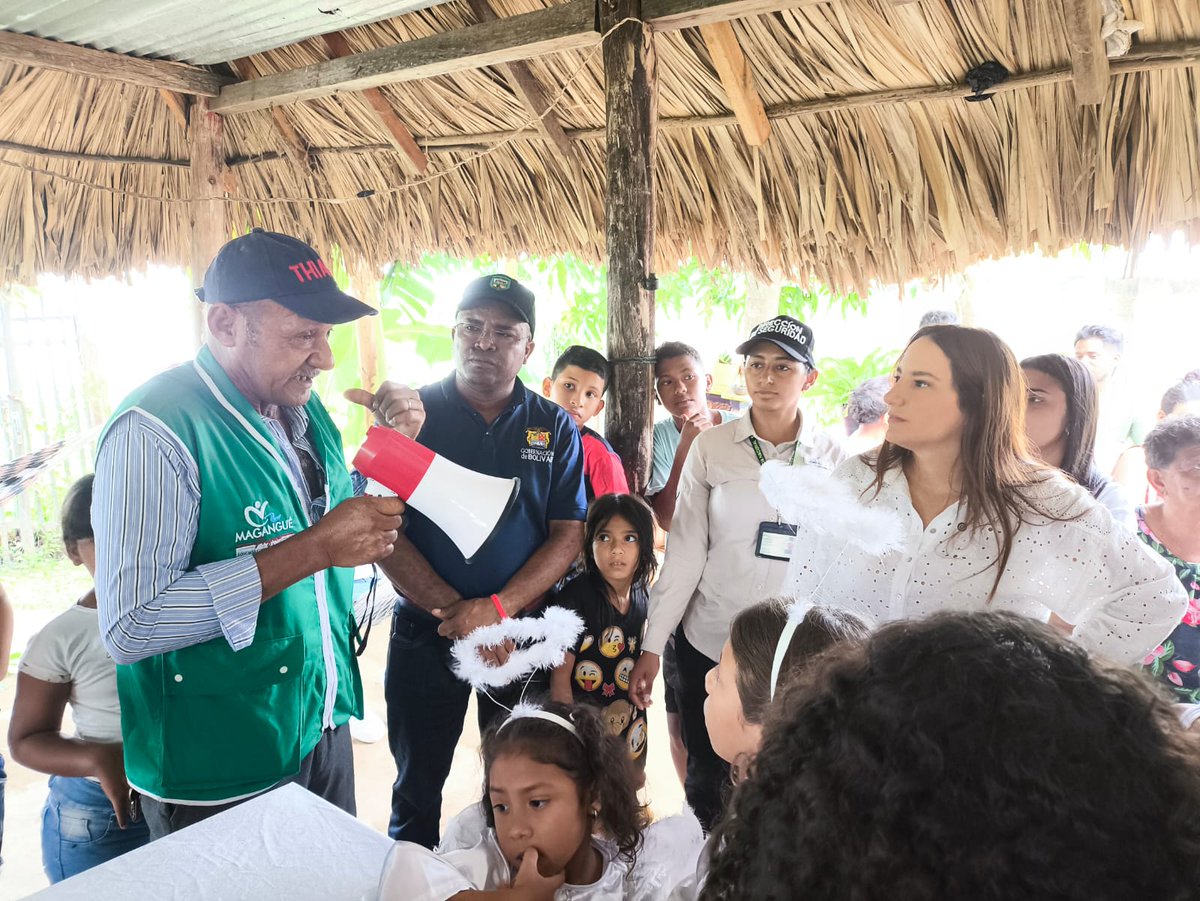 elvira92595's tweet photo. Para el barrio San Juan bosco, el sábado fue un día histórico. Por primera vez contamos con la visita de la primera dama de la Gobernacion.Con la intervención de la JAC del barrio, se dio a conocer las necesidades del mismo.
La comunidad motivada preparo la olla comunitaria. https://t.co/bYcKhbENbu