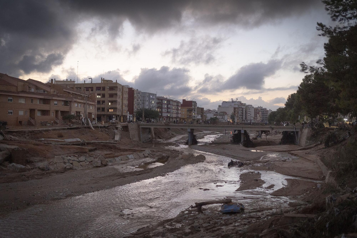 🧊 Opinión | La piedra y el iceberg:
"Al igual que existe el concepto de cascada climática para designar aquellos puntos de no retorno, irreversibles, existen los puntos de inflexión sociales. Esta catástrofe debe ser uno de ellos."
Por Víctor Alonso Rocafort y Ignacio Martínez