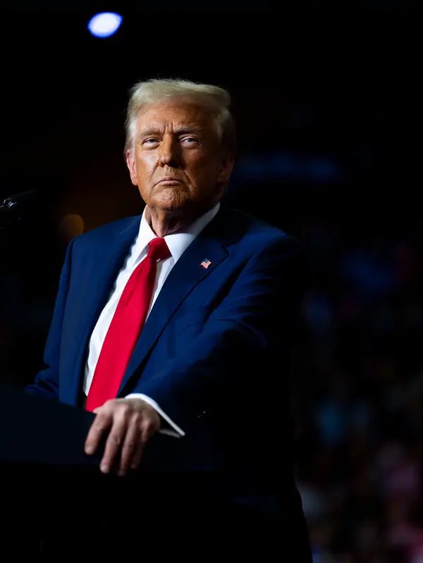 navedelmisterio's tweet photo. Trump regresa. https://t.co/dtaP6zB7hS