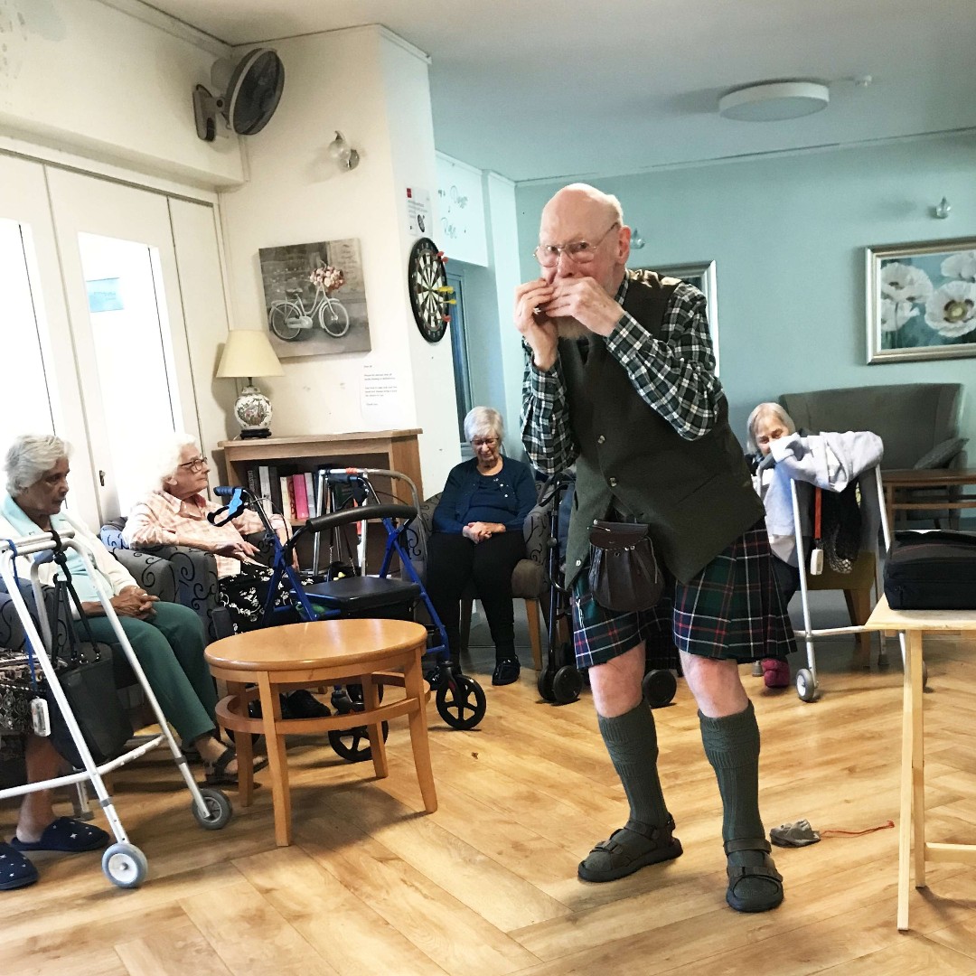 Gordon the harmonica player popped into Wilhelmina House and entertained residents with his lively renditions. 

#Croydon #Care #WhitgiftCare #CareinCroydon