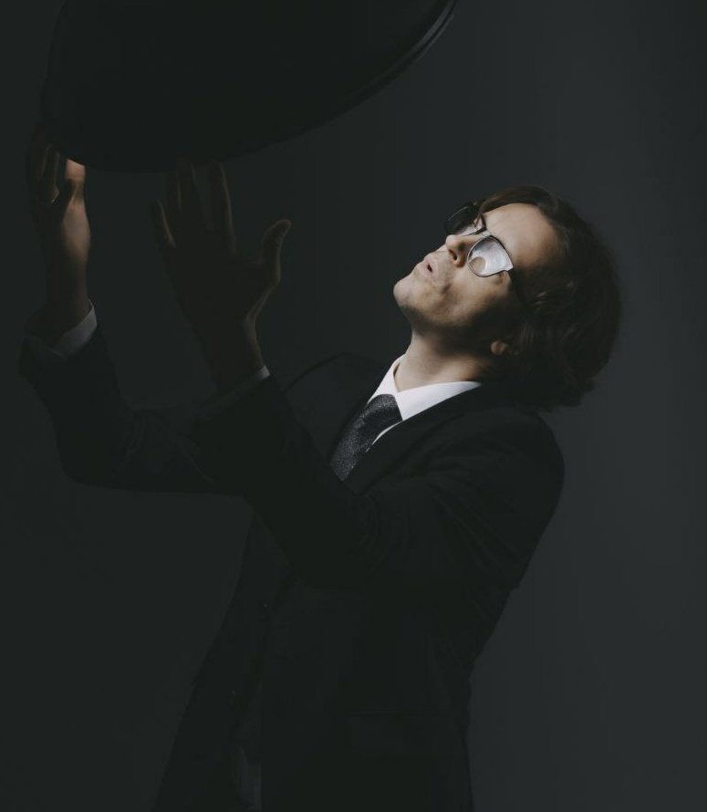 как бы я не выпадала из тви - не могу промолчать. 
Арсений Попов самый красивый мужчина в мире 🖤