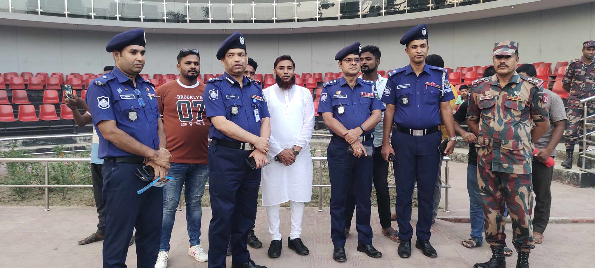 বেনাপোল স্থলবন্দর পরিদর্শনে হাইওয়ে পুলিশের এডিশনাল ডিআইজি