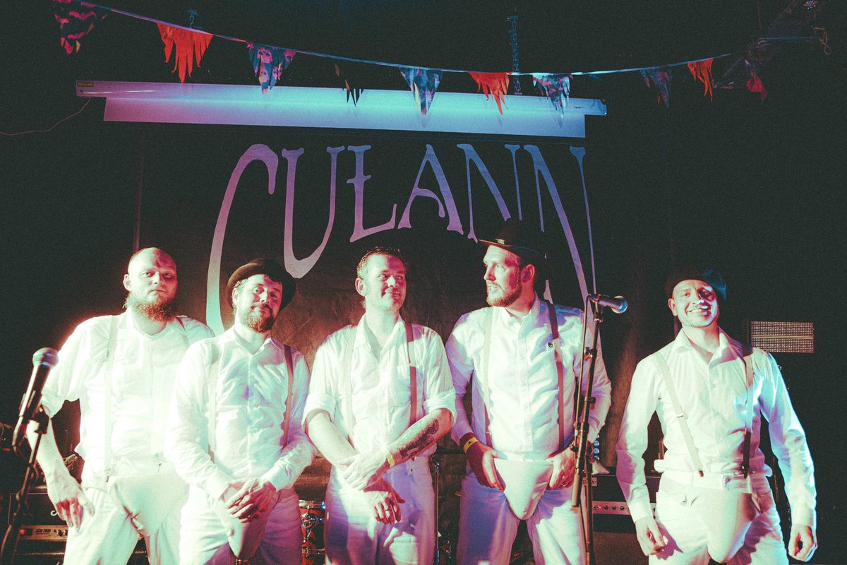 Some shots of our Halloween show at @OldHairdressers last weekend 🙌

📸- shotbyjos 

#upthebanner