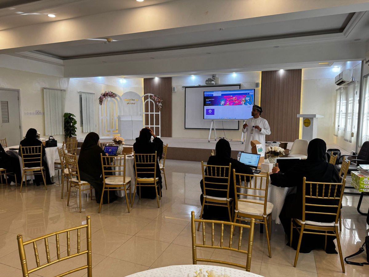 استمرار دورات تدريب المعلمات في برنامج كيدز ان ستيم في مدرسة التفوق الحلقة الأولى بالموالح الجنوبية <a href="/Hana39294772/">مدرسة التفوق للتعليم الأساسي</a> والذي يأتي بدعم من شركة كابلات عمان <a href="/OmanCables/">Oman Cables Industry</a> ، و بتنفيذ من القرية الهندسية.  <a href="/ev_centers/">القرية الهندسية</a> .
<a href="/al_tanmia/">التنمية المعرفية</a> 
@mct_edu 
#مهرجان_عمان_للعلوم_2024 
<a href="/OSFFestival/">(OSF) مهرجان عُمان للعلوم</a>