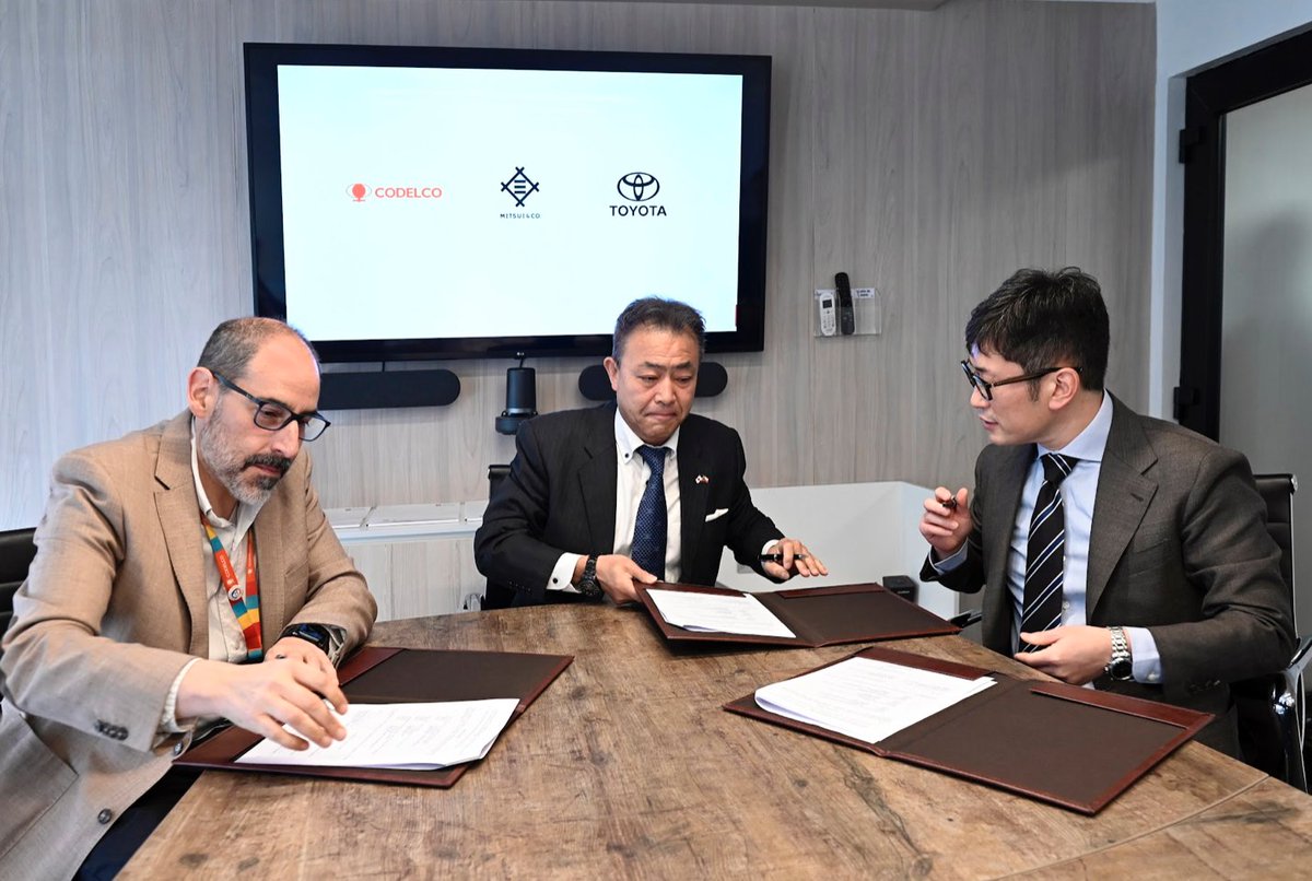 im_mining's tweet image. #Copper mining giant @CodelcoChile has signed a MoU with Japanese companies @ToyotaChile &amp;amp; #Mitsui &amp;amp; Co (Chile) Ltda for “a strategic collaboration in the development and testing of sustainable mobility solutions in its mining divisions” shorturl.at/x2von