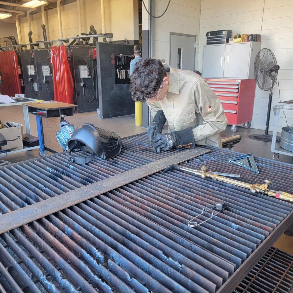 Welding projects in full force at the HCTC! <a href="/EMSISD/">EMS ISD</a> <a href="/EMSISD_CTE/">EMSISD CTE</a> <a href="/KimTraylor01/">Kimberly Traylor</a> #HCTCready #EMSproud