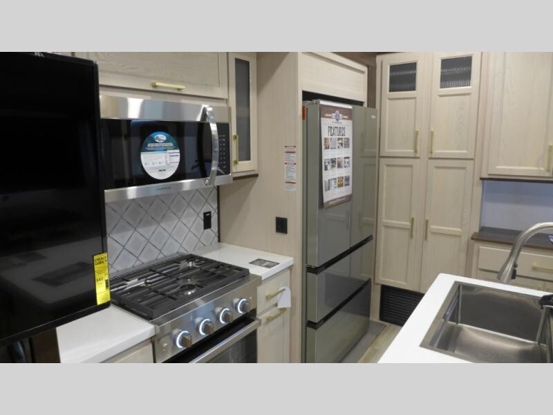 National__RV's tweet photo. ✨ Good Gravy you won't believe this sale! ➡ https://t.co/TU8zKO04p1 Tour the New 2025 Forest River RV Cedar Creek Experience 38DB and make it yours for $74,990! What is your favorite feature of this model? 🗺
#NationalRVDetroit #5thWheel #Travel https://t.co/L1qQFjdc6d