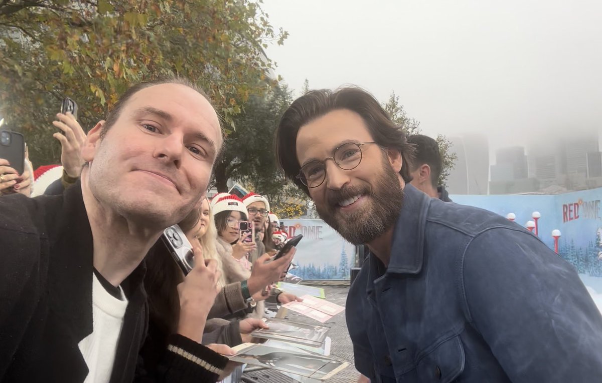 Well if the world ever needed Captain America right now… 👊🏻❤️

Was so cool meeting Chris Evans at the Red One photocall today in London 🫶 #ChrisEvans #CaptainAmerica #Avengers #AvengersAssemble #America #US #London #RedOne #RedOneMovie #Marvel #MCU