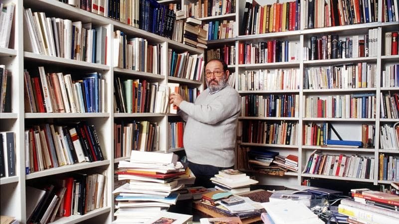 Cuando falleció Umberto Eco en 2016, su biblioteca contaba con más de 30.000 libros contemporáneos y 1.500 libros antiguos.
En una aparente paradoja, Eco se enorgullecía de no haber leído la mayoría de esos libros porque eran la posibilidad de conocer lo que no conocía. 

En