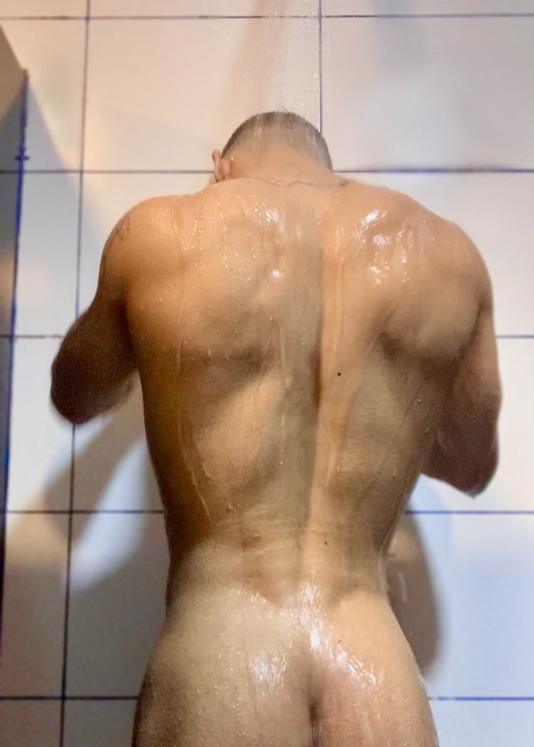 𝐂𝐋𝐄𝐕𝐄𝐑𝐒𝐎𝐍 𝐂𝐀𝐒𝐓𝐑𝐎 tweet media