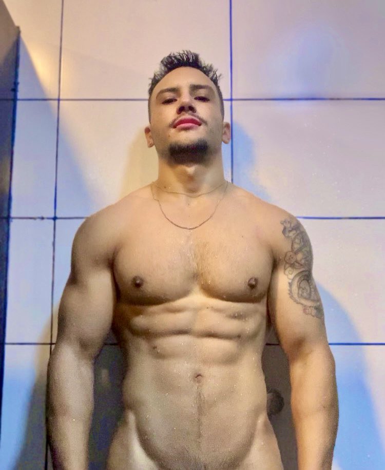 𝐂𝐋𝐄𝐕𝐄𝐑𝐒𝐎𝐍 𝐂𝐀𝐒𝐓𝐑𝐎 tweet media