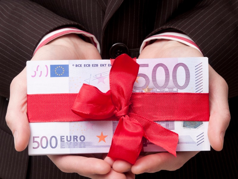 Politieke strijd in parlement voor behoud van giftenaftrek. Lees verder in de samenvatting van Djoeke Altena op TaxLive via de volgende link:
taxlive.nl/nl/documenten/…
#TaxLive #belastingrecht #inkomstenbelasting #vennootschapsbelasting #renteaftrekbeperking