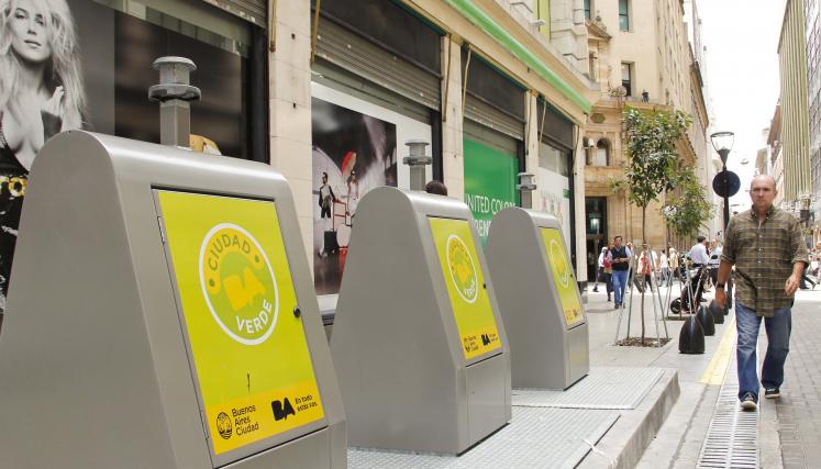 ProyectoCABA's tweet photo. @VecinosCon5633 @jorgemacri @bacomuna1 @ibaistrocchi @gcba @CominVillanueva Hasta que no se extienda el uso de los contenedores soterrados, la ciudad va a seguir siendo una mugre. https://t.co/5ONMetvAEI