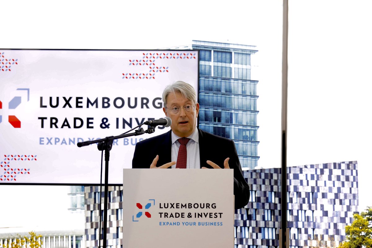 El Embajador <a href="/BieverChristia1/">Christian Biever</a> y la Cónsul Blanca Gallud acompañan en el Smart City Congress al Ministro de Economía de Luxemburgo, Lex Delles. #Luxemburgo presenta un año más su estrategia de innovación y desarrollo sostenible. #SmartCityCongress #InnovaciónLuxemburgo