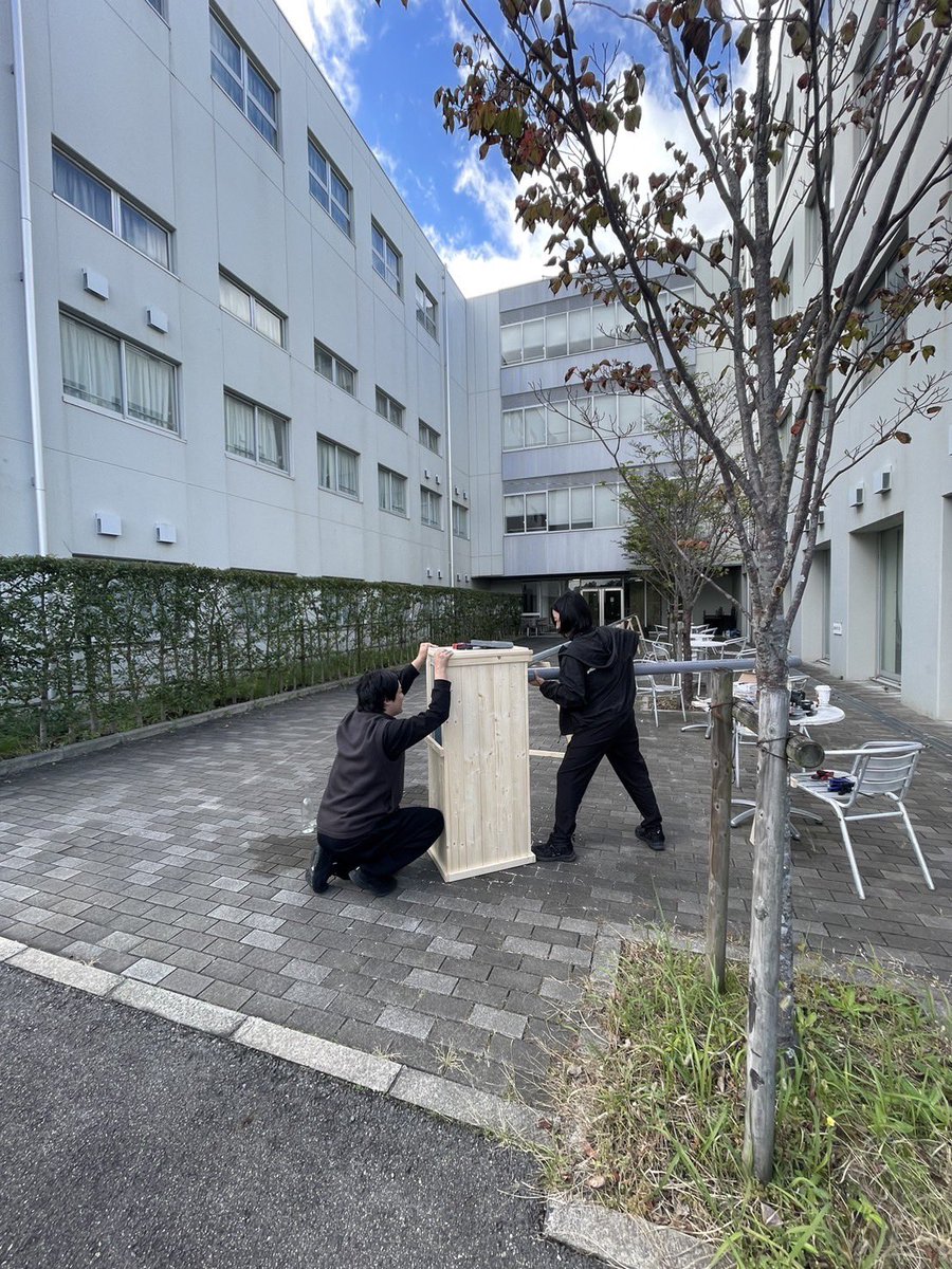 gakuenmae_af's tweet photo. ⚡️開催まであと3日⚡️
#帝塚山学園 18号館にて、#寺岡波瑠 @teraoca_haru @sitematerial_2024 さんの最終準備風景👀

ついに3日間の設営を経て、完成🤩
ワクワク💨

#学園前アートフェスタ2024 #学園前アートフェスタ #学園前 #奈良 #artfesta #現代アート #建築  #インスタレーション https://t.co/HWERIyvQAu