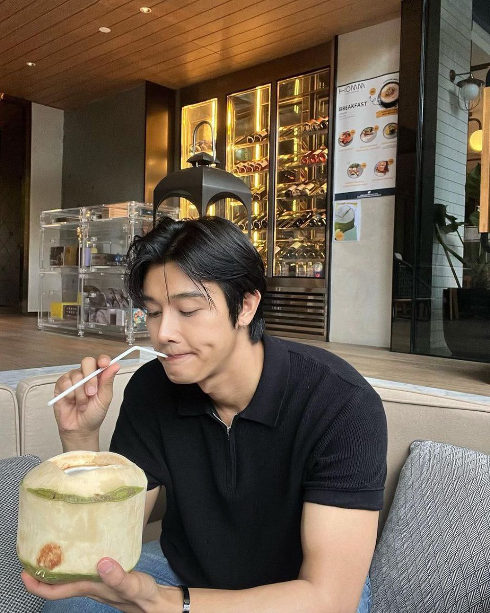 fckleviathan's tweet photo. hi moots? athan’s back https://t.co/FdxpvuKtLt