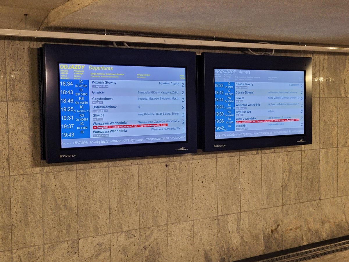 Dysten3's tweet photo. On the upgraded #RailwayLine No. 182 Tarnowskie Góry – #Zawiercie, #travellers can benefit from a real-time #passengerinformation system provided by DYSTEN.
https://t.co/CPQ6olUHX5

#railway #RTPI #kolej #LK182 https://t.co/fIINALkpES