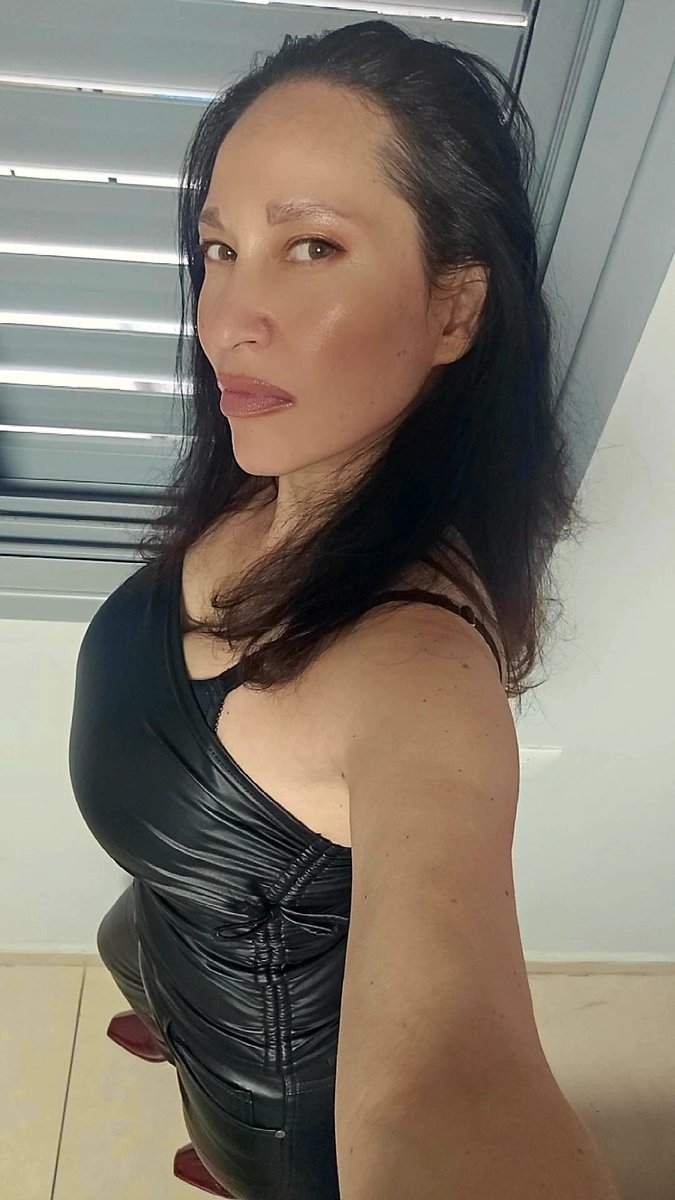missemanuell's tweet photo. trænger til udnyttelse samtlige slaver i Sverige, Norge og Danmark.. #pengeslave #slave #herskerinde #magt #Scandinavia #Germany #slave https://t.co/mP2Rg9BWqP
