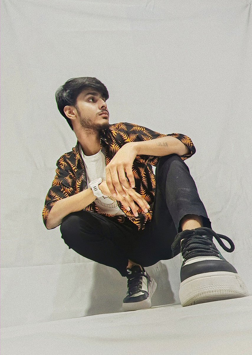 Officialbariib's tweet photo. Weekends are for bold moves and bold prints 🖤✨
#Gucci #GucciGang #FashionAlert  #LuxuryLifestyle  #whitebackdrop #UrbanChic    #Sneaker https://t.co/Hb4ZUQhUMo