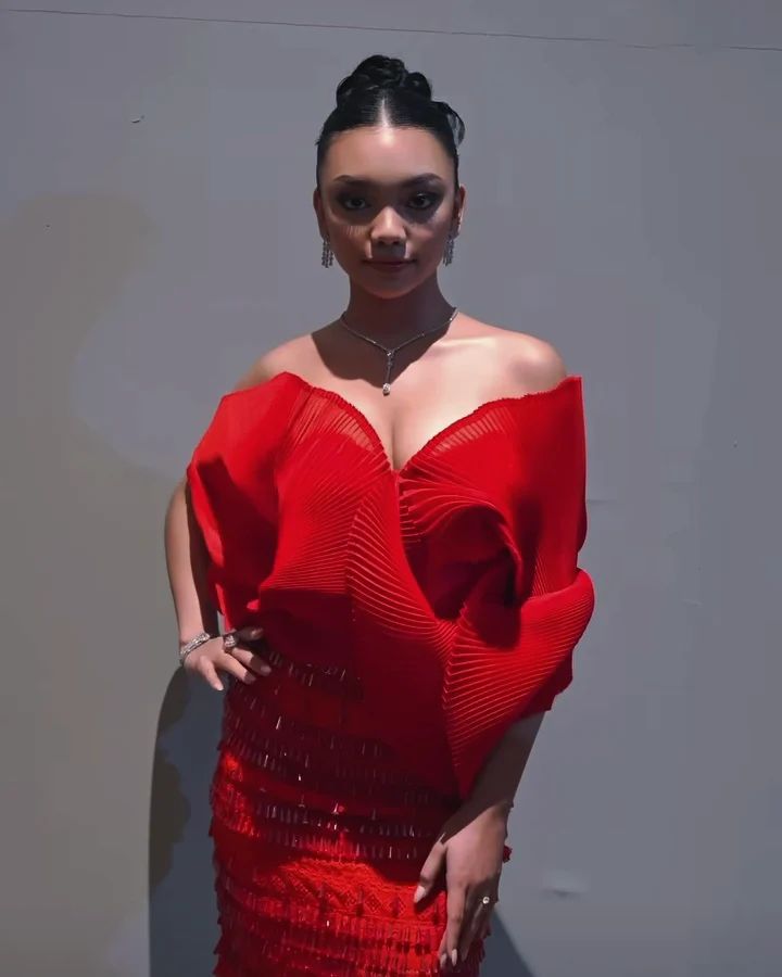 localgirl069's tweet photo. Naura in red👀 https://t.co/HSOPzMongH