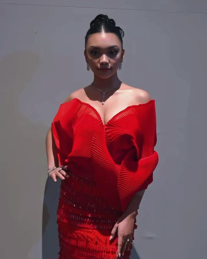 localgirl069's tweet photo. Naura in red👀 https://t.co/HSOPzMongH