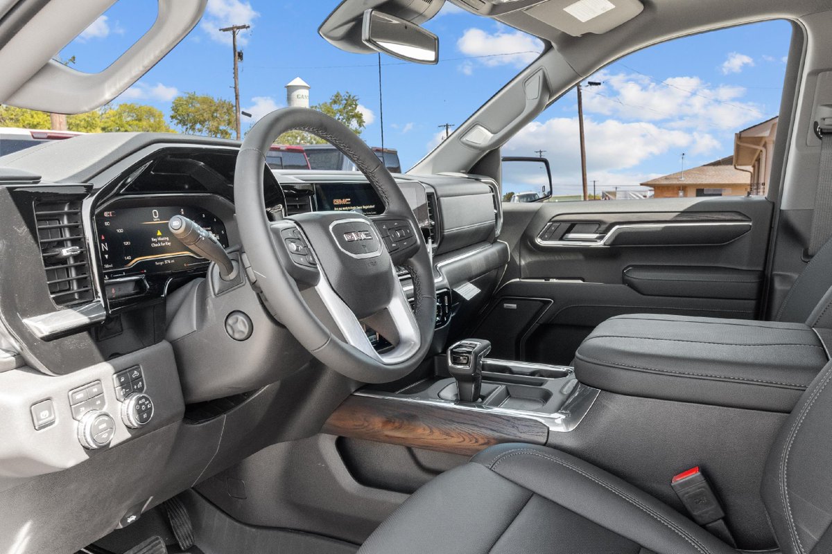 hallchevygmc's tweet photo. 💥Save on the 2024 GMC Sierra 1500 SLT! 💥

Get $10,000 off MSRP on the 2024 GMC Sierra 1500 SLT! 🤩This truck brings the perfect blend of strength and comfort, making it the ideal companion for any job! Come check it out today! 🏃💨

#GMCSierra #HallGMC #TruckDeals #SaveBig https://t.co/9nmgOg6tr1