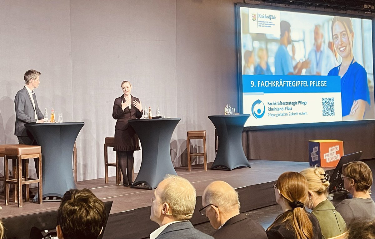 Welche Maßnahmen sind erforderlich, um dem #Fachkräftemangel bei zunehmend älterer Bevölkerung erfolgreich zu begegnen? Darum ging es auf dem heutigen 9. Fachkräftegipfel #Pflege mit Sozialministerin <a href="/DoerteSchall/">Dörte Schall</a> . Klar ist, dass es nicht die eine Lösung gibt. <a href="/mastd_rlp/">MASTD Rheinland-Pfalz</a>