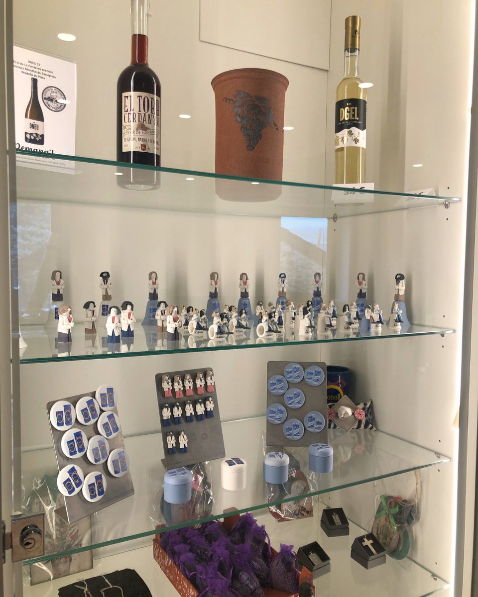 Troba el teu record perfecte al Museu de Llívia!

Saps que a la botiga del Museu de Llívia hi pots trobar una selecció única de regals i records? 🎁 Des de llibres sobre la història de la Cerdanya, fins a artesania local i productes exclusius relacionats amb el nostre patrimoni.