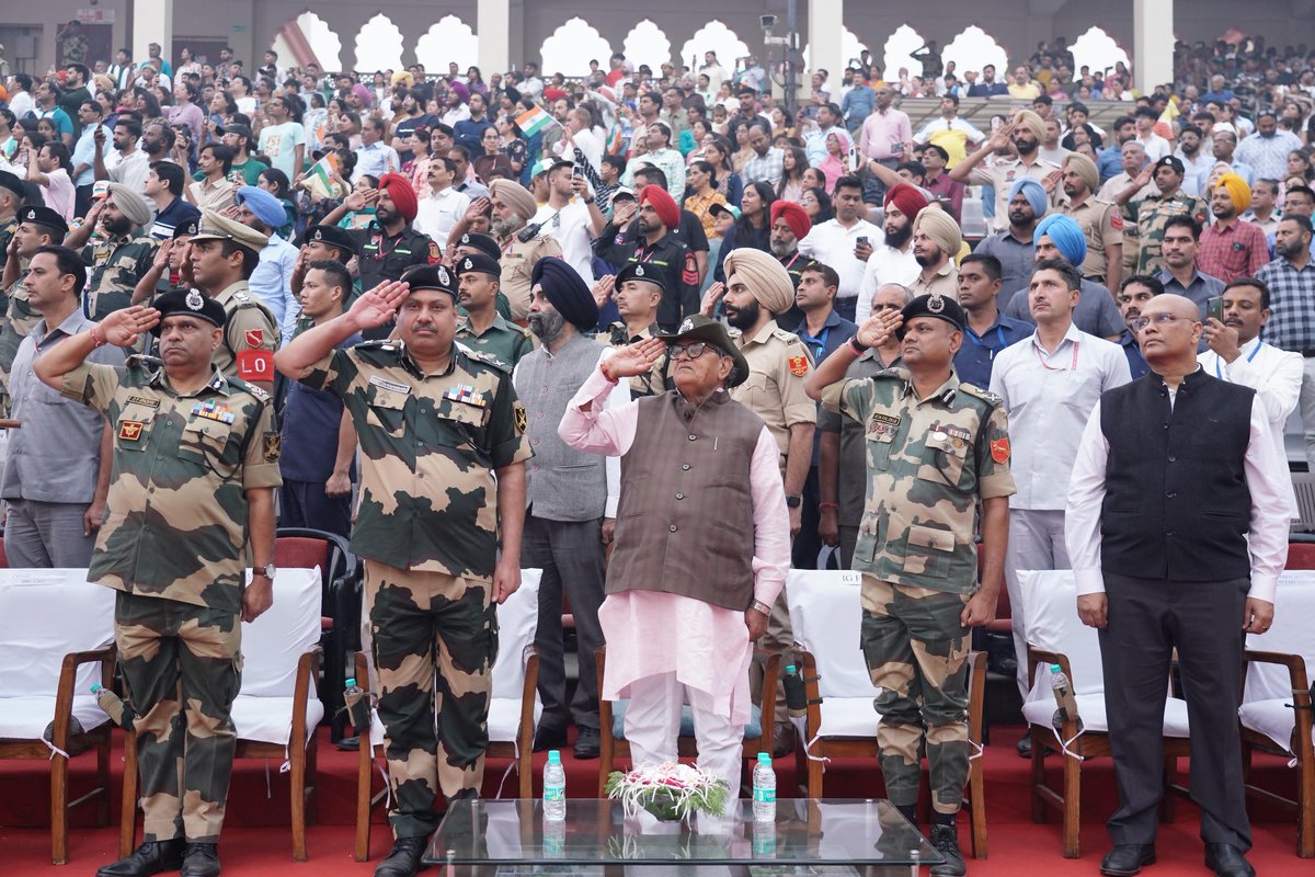 Gulab_kataria's tweet photo. Witnessed the 'Retreat Ceremony Parade' at  JCP Attari. Presented sweets to BSF jawans, visited Border Pillar No.102 and BSF Museum. Also appreciated the high morale of BSF troops displayed during Parade &amp; lauded the role of BSF in safeguarding the sovereignty of India's borders. https://t.co/2pBZf4e1Dq