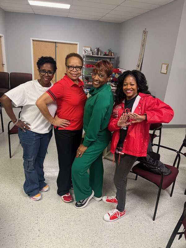 MetroNCNW's tweet photo. CMAS-NCNW partners with Devine 9 to assist voters in the Southside area in getting to the polls. Way to go in making a positive impact! https://t.co/LhvuGPcKP1