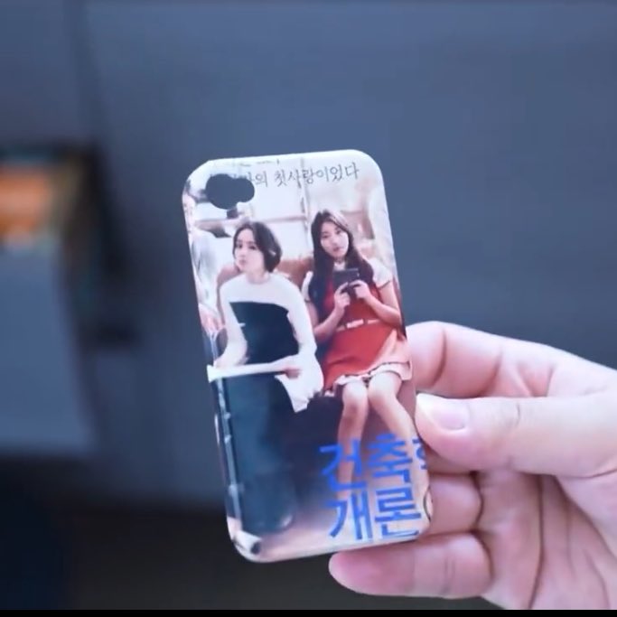 shuzkay's tweet image. 🎥 Actress #HanGain showed an ‘Architecture 101’ cropped photo of her and #SUZY as Seoyeon and young Seoyeon which she kept for almost 13 years.