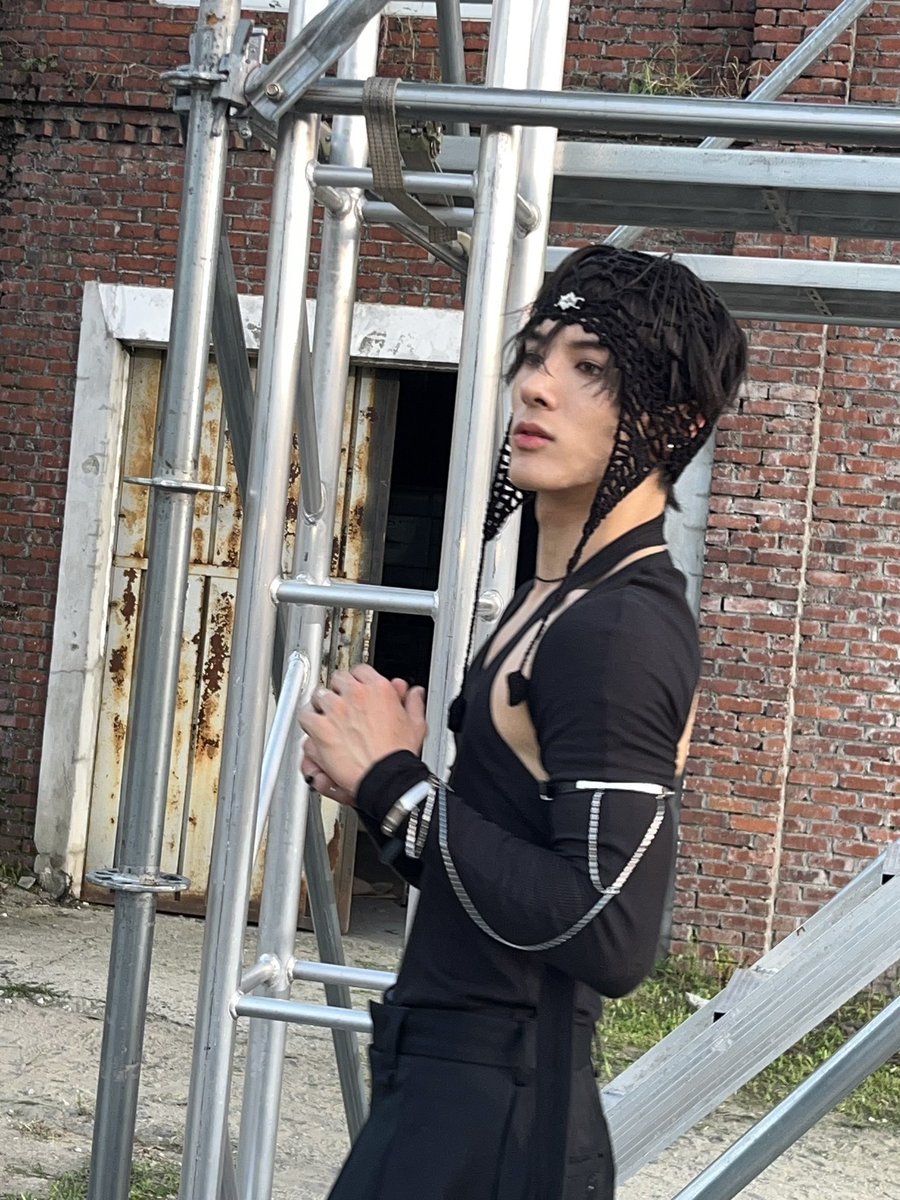 sohnericthinker's tweet image. oh he’s actually crazy…

#THEBOYZ #ERIC #더보이즈 #에릭