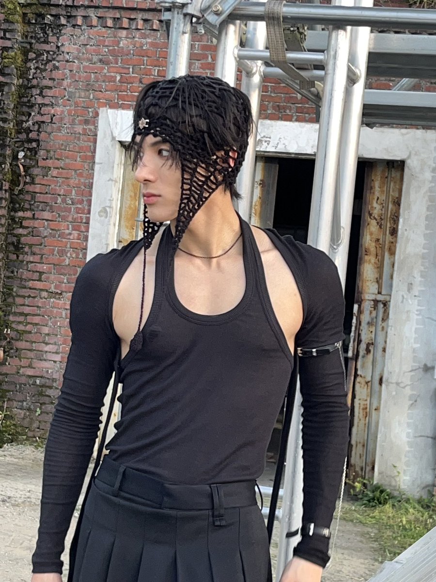 sohnericthinker's tweet image. oh he’s actually crazy…

#THEBOYZ #ERIC #더보이즈 #에릭