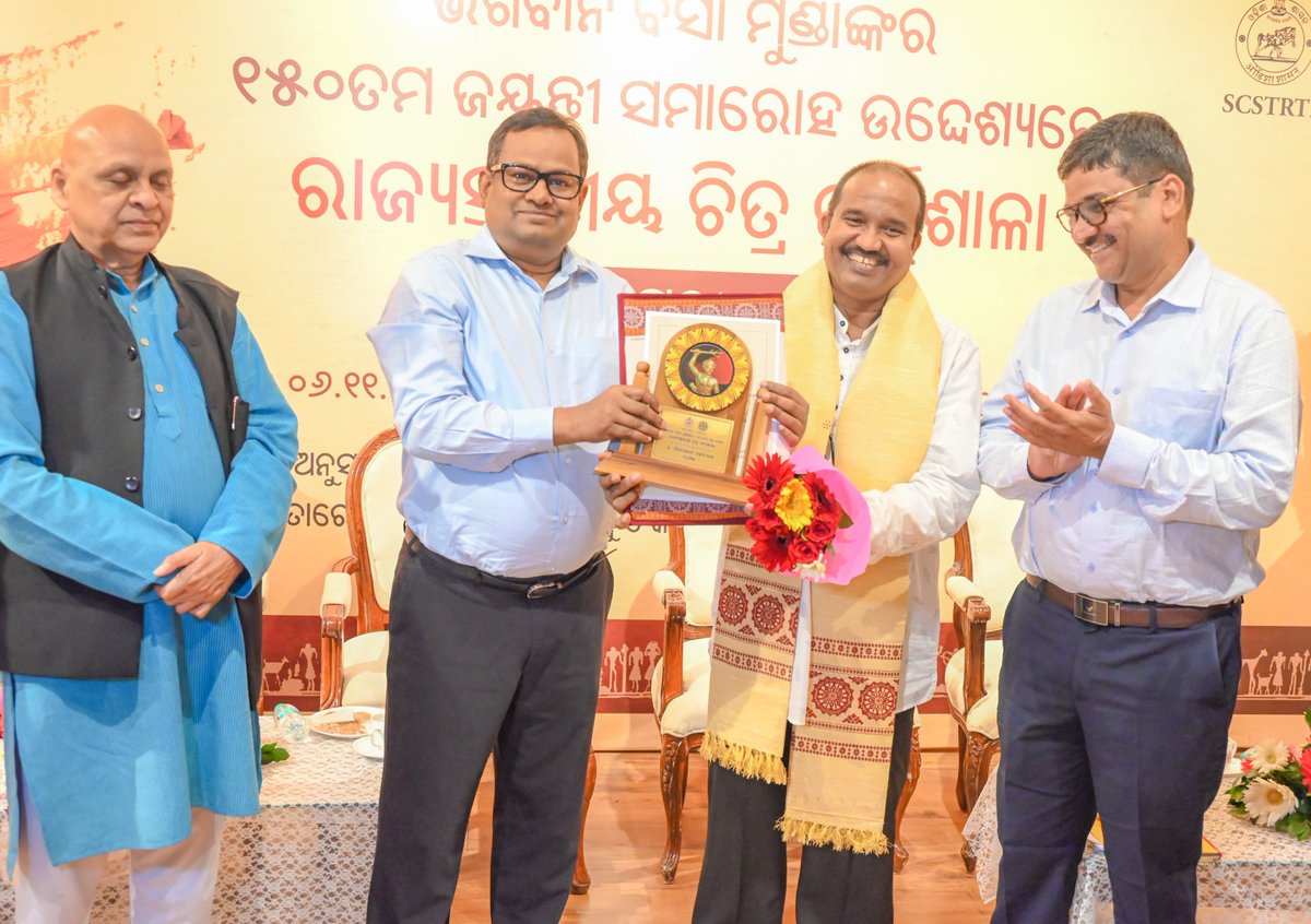 scstdevdept's tweet photo. #ArtForHeritage #OdishaArtWorkshop #TributeToBirsaMunda #VictoryOfTruth #BhimaBhoi #KalingaArtGallery #BirsaMunda #JanajatiyaGouravDiwas #DharatiAbbaYojana #TribalWelfare #Odisha
2/2 https://t.co/cKhGTSxrNp