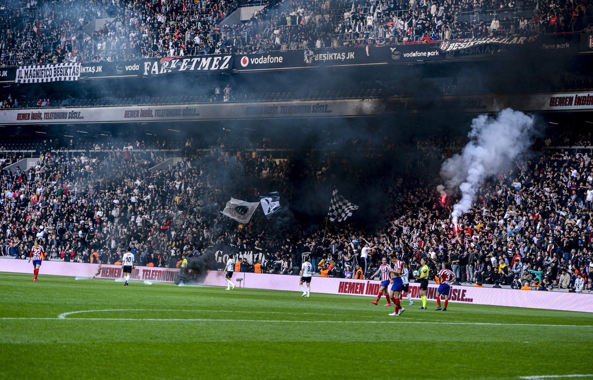 Cumartesi günü, yönetime neden Kapalı Alt’ın tribüncülere verilmesini bir kez daha göstermek için; bağıracak, tribüne uyacak tüm dostlarımızı Kapalı Alt’a bekliyoruz. #BaşkaSevdalaraKapalıyız