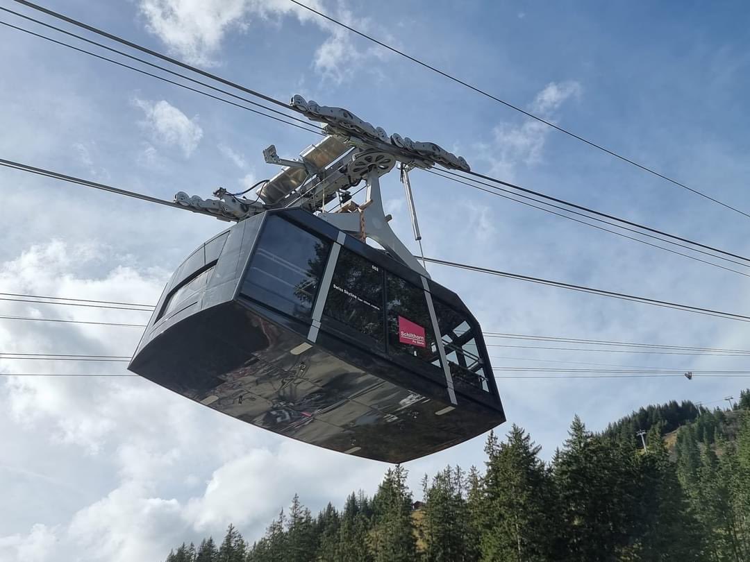 New and old cable cars passing each other on the Mürren to Birg Route. The new cable car line will be opening on the 13th Dec 2024 with the 2nd line opening on the 28th November 2025.

#murren #mürren #jungfrauregion #schilthornbahn20xx #switzerland