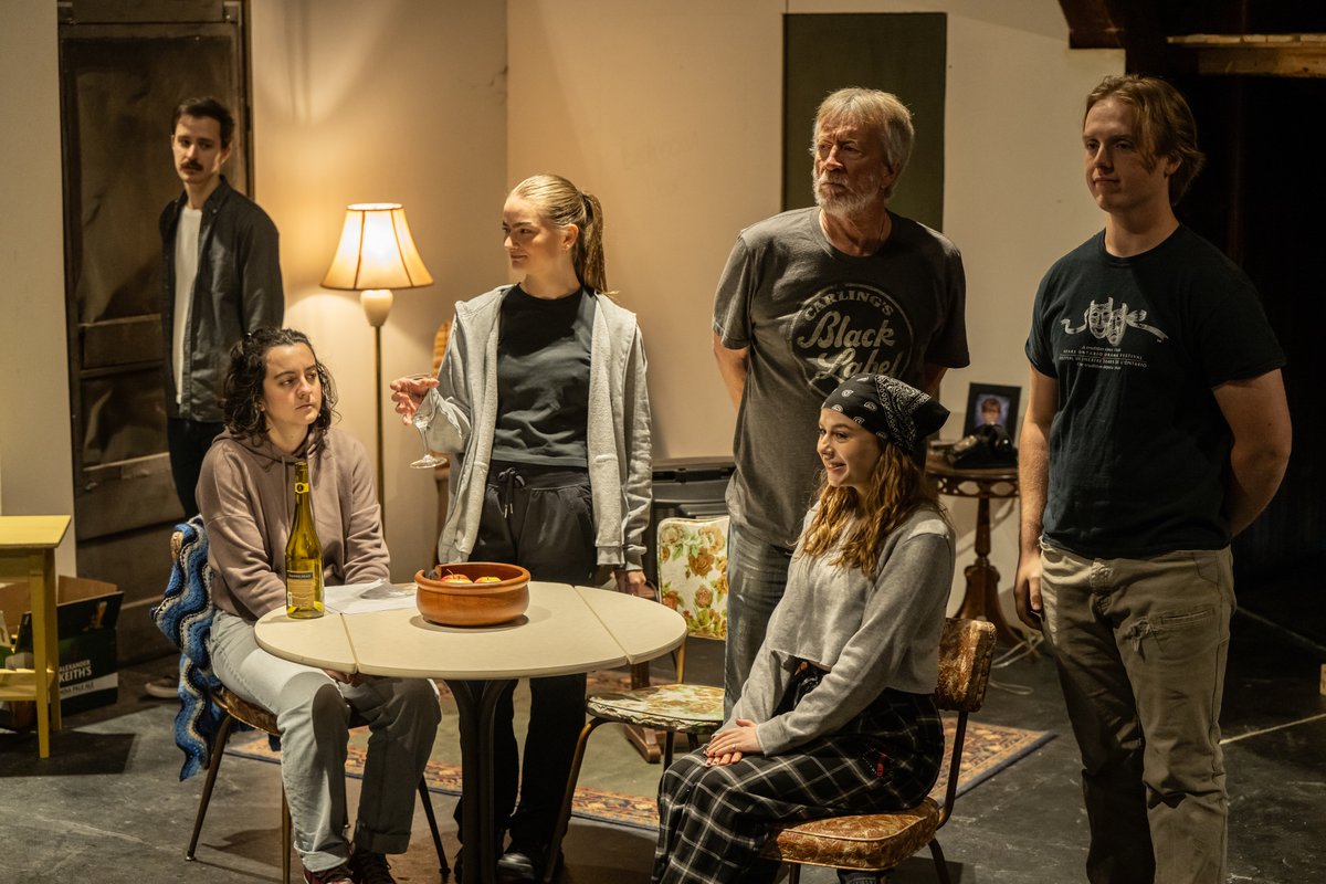 One big happy family...right?

Bone Cage by Catherine Banks
November 13th - 24th, 2024
Alumnae Theatre🎭

(Photo Credit: Amanda Matlovich)