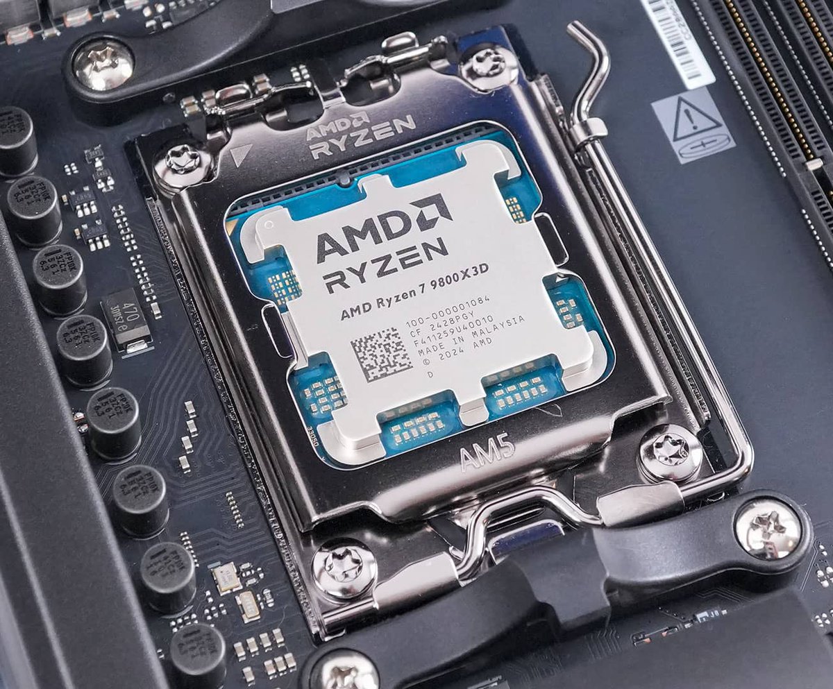 GameGPU_com's tweet image. en.gamegpu.com/iron/ryzen-7-9…

🚀 AMD Ryzen 7 9800X3D outshines in gaming tests, performing 19.5% faster than Intel&apos;s Core Ultra 9 285, 15.4% faster than the i9-14900K, and 9.1% faster than the Ryzen 7 7800X3D  #Ryzen79800X3D #IntelCoreUltra9 #Corei914900K #Ryzen77800X3D