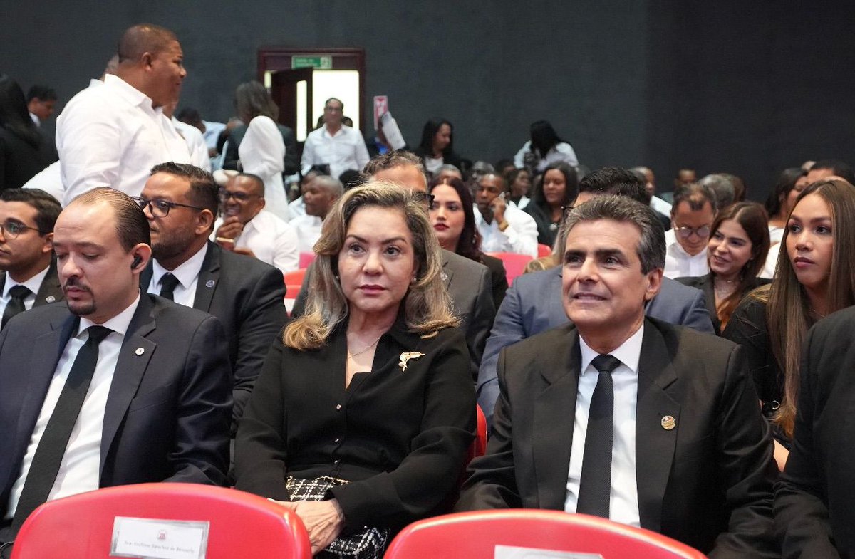 Los jueces titulares del #TSE, Hermenegilda Fondeur (<a href="/charo_fondeur/">Charo Fondeur</a>) y Pedro P. Yermenos Forastieri (<a href="/PPYermenosF/">Pedro P. Yermenos Forastieri</a>), asistieron hoy a la Audiencia Solemne del Tribunal Constitucional (<a href="/TribunalConstRD/">TCRD</a>) al conmemorarse el 180 aniversario de la Constitución Dominicana.

El acto se