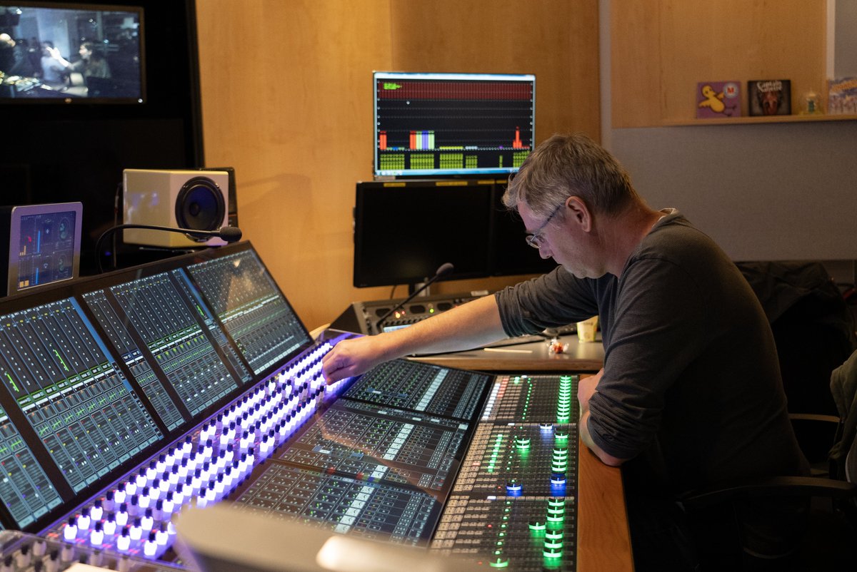 En #coulisses avec nos équipes en pleine préparation pour notre dispositif sur les élections américaines. Après "Forum" et le "19h30" une édition spéciale réunira les équipes d'"Infrarouge", "Mise au point" et du "19h30". 🇺🇸

#RTSAvecVous #RadioTelevisionSuisse #RTSTalents