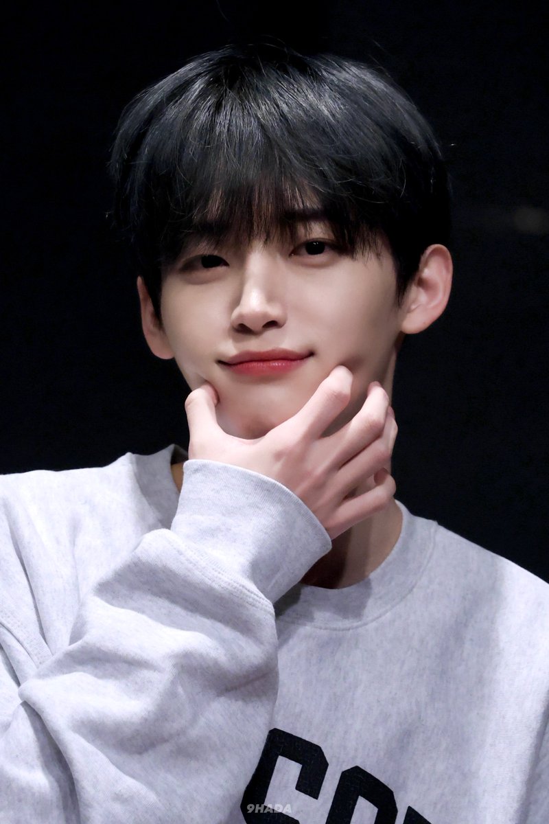 9hada0205's tweet photo. 240323 팬사인회

#구정모 #정모 #CRAVITY #크래비티 #Jungmo #구정모를_좋아하다 https://t.co/0LgwCjZo6u