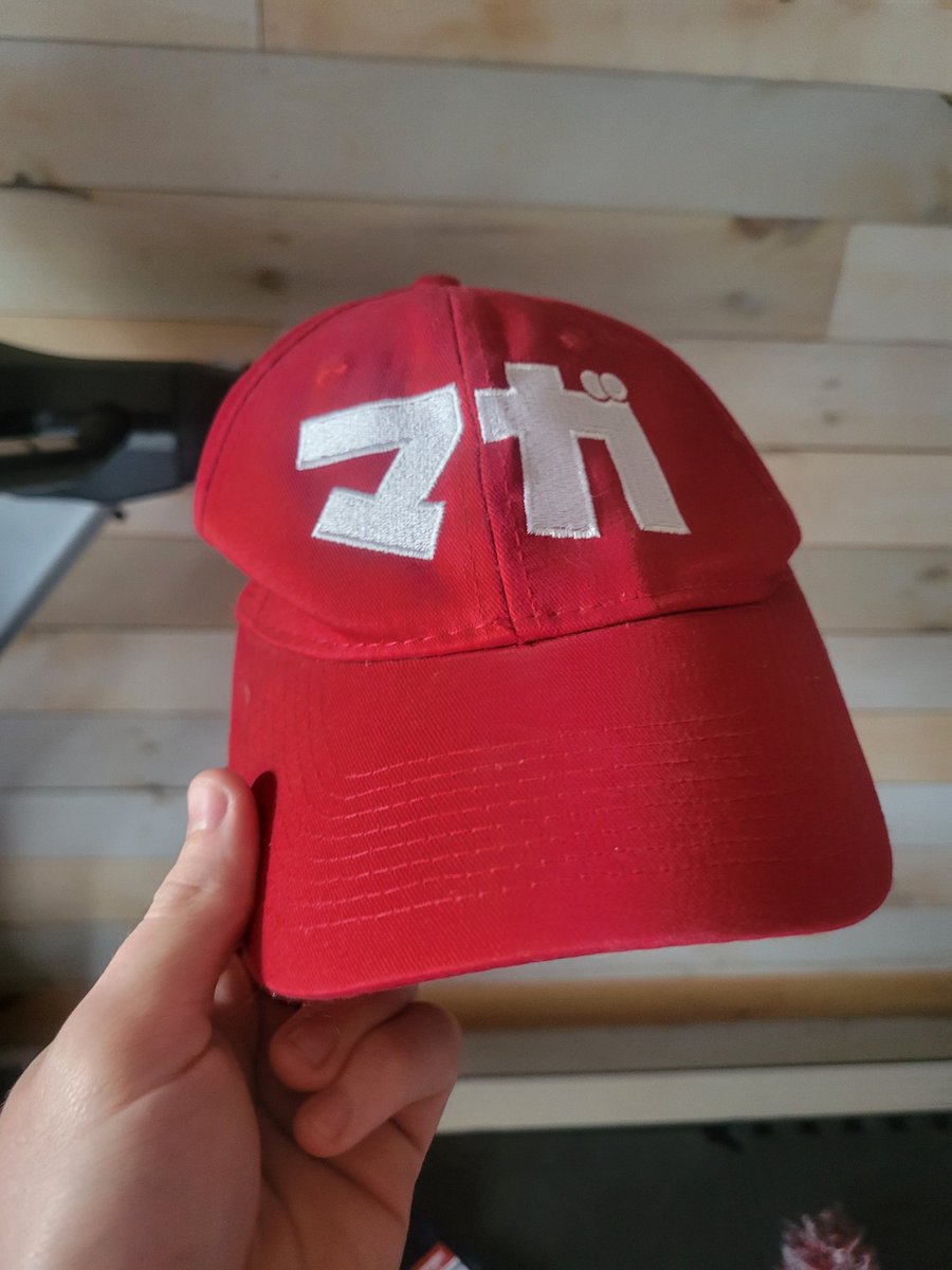 OutisCrow's tweet photo. Out of retirement! 4 more years with my favorite hat! #wallmight #kamenam https://t.co/dxRV3SmBuc