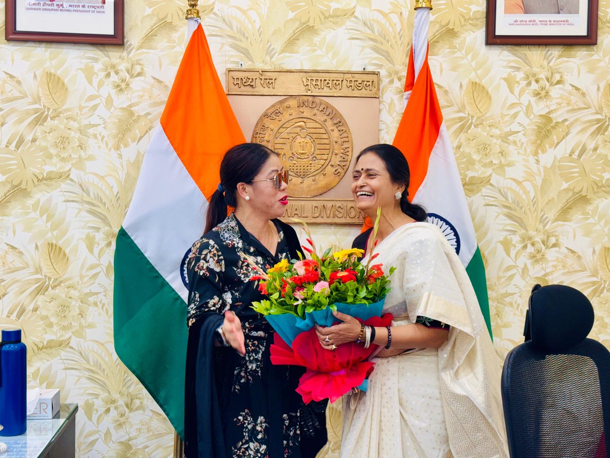 Meeting iconic Marykom legendary boxer, with the Divisional team.Her resilience and achievements inspire us all!