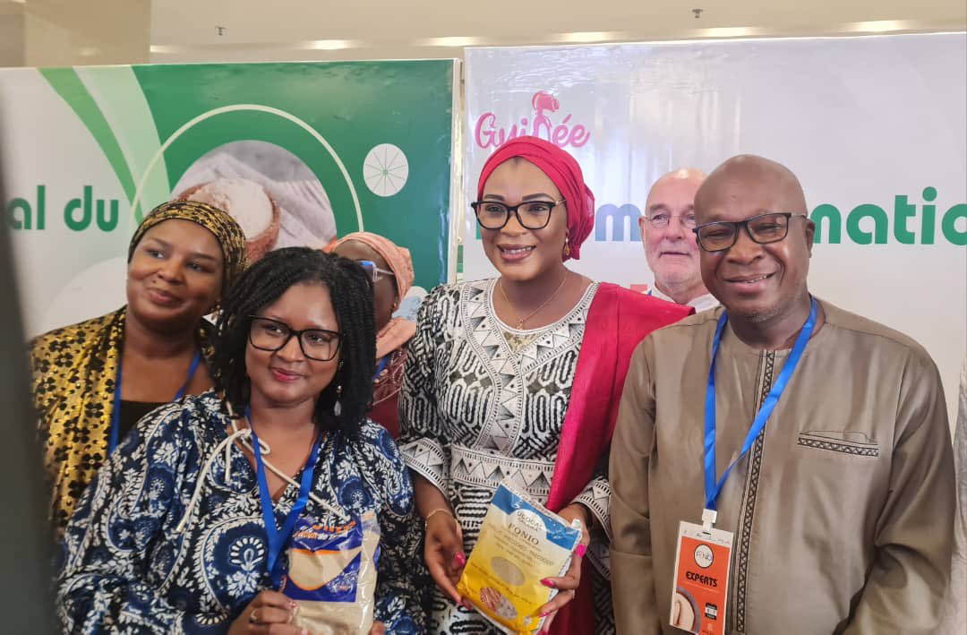 HalatouD's tweet photo. Le fonio, une céréale ancestrale d’Afrique de l’Ouest, est un levier pour le #DéveloppementDurable. Grâce à Les Céréales de TATAM, cette culture résiliente soutient l’#AutonomisationDesFemmes et la #SécuritéAlimentaire. #Fonio #Agroalimentaire #RésilienceClimatique #Nutrition https://t.co/nJLBsX2YE0