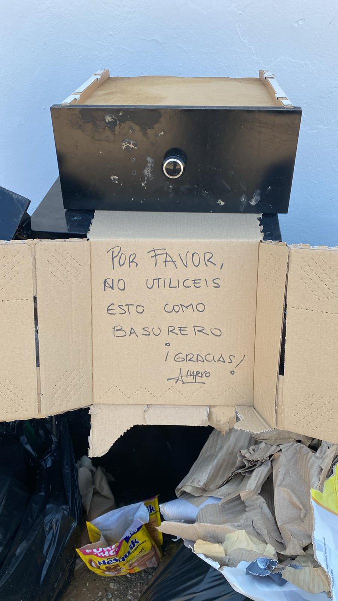 joseluisdomice's tweet photo. @AytoManises Vivim a La Presa, prop del bar Concheta. Som afectats pel desbordament. Encara no han llevat el que vam traure inservible després de l’inundació. Demane per favor que l’@AytoManises envie algún camió a retirar-lo perquè damunt algun sense vergonya tira el seu fem ací. https://t.co/8a0NNwWCwu