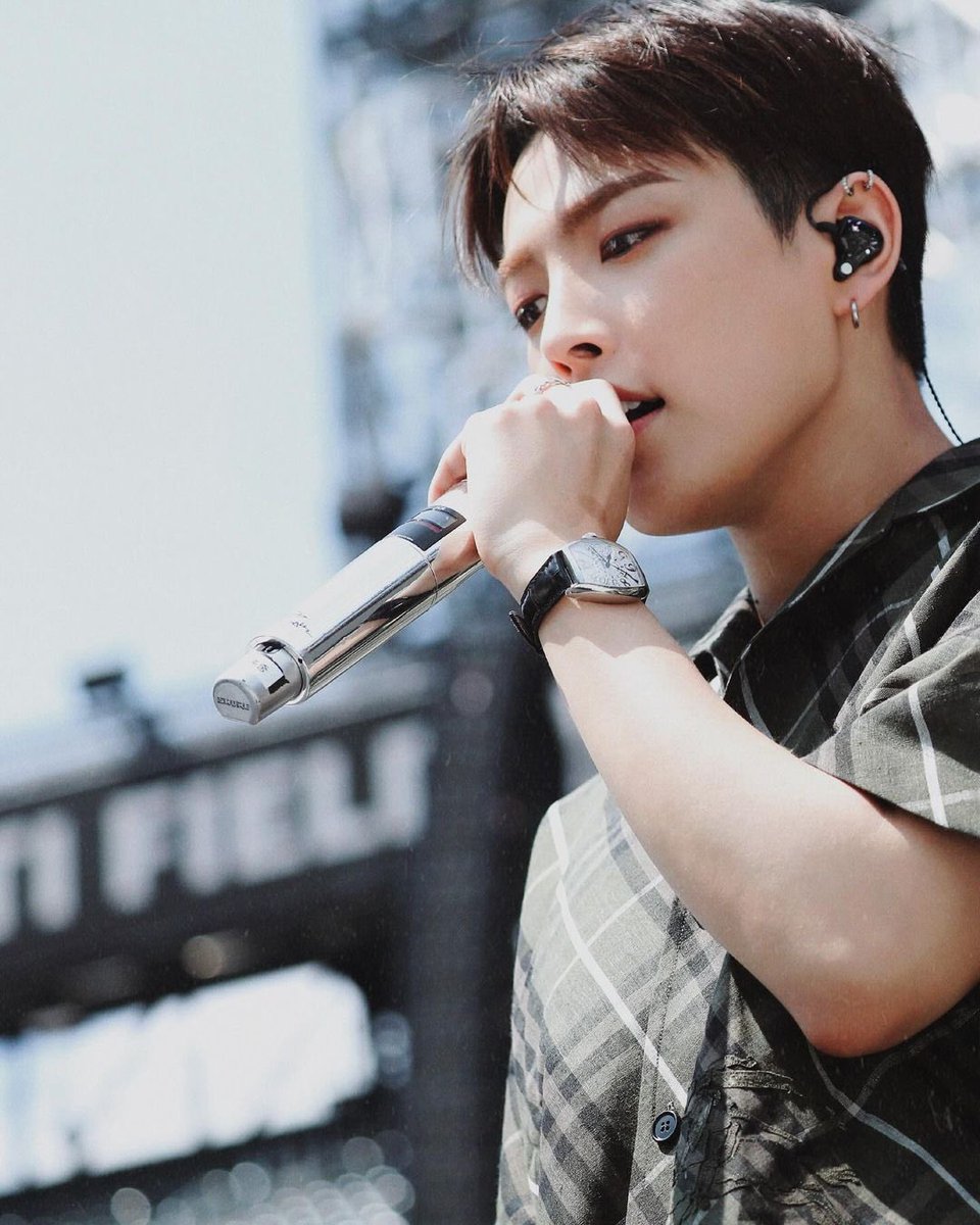 1024updates's tweet image. HAPPY HONGJOONG DAY

#SuperStarHongjoongDay 
#오래오래_같이_걸어갈_홍중날 #HONGJOONG