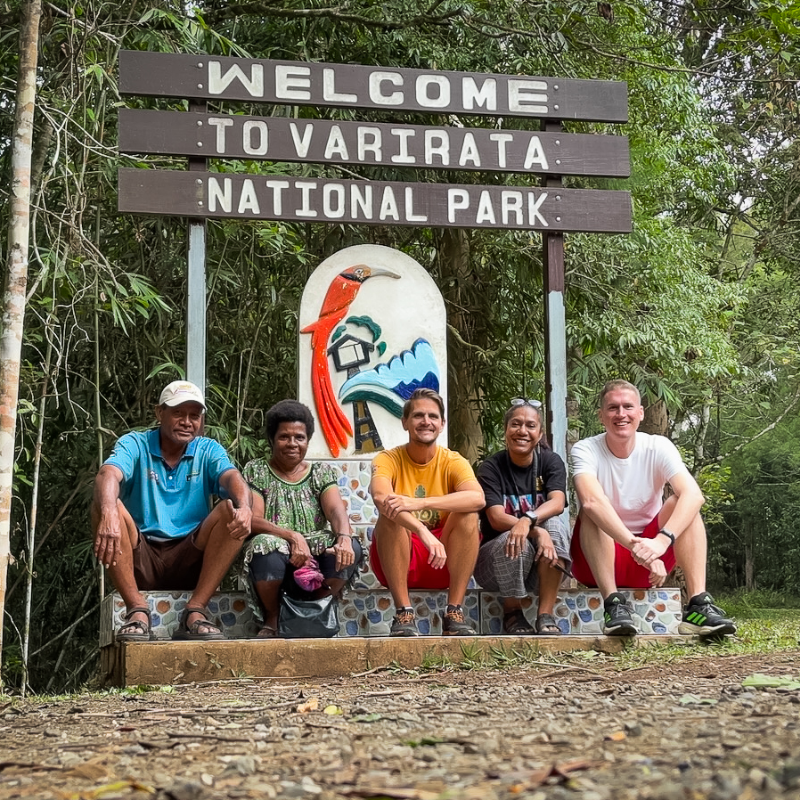 My #Papua #NewGuinean experience in pictures 🚶‍♂️🚶‍♂️🇵🇬⁠
1. ⁠Market in #MountHagen⁠
2. ⁠#Varirata National Park⁠
3. ⁠Kids in #Tubusereia⁠
⁠
Read my blog to learn more: 🔗🔎⠀⁠
polarsteps.com/AdrianSameli/1…⁠
#asabbatical #sabbatical #travelstory #png #papuanewguinea