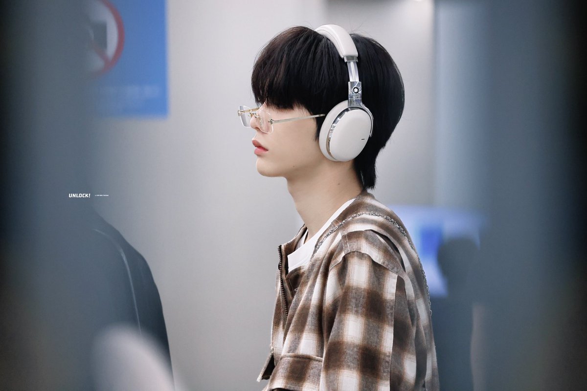 Unlock0810's tweet photo. 241001 HQ

#BOYNEXTDOOR #보이넥스트도어 
#TAESAN #태산 #テサン https://t.co/sNgkGd1m9s